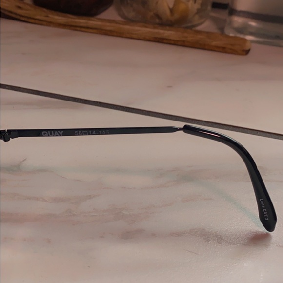 Quay Australia Black Gradient Glasses - Picture 5 of 7